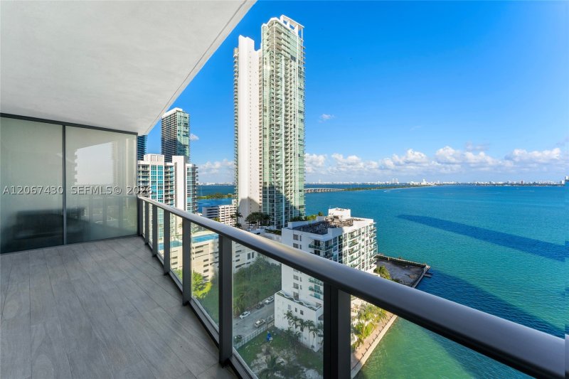 Comprar apartamento en Icon Bay 1803