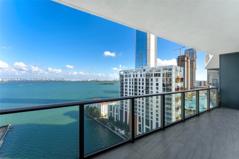 Comprar apartamento en Icon Bay 1803