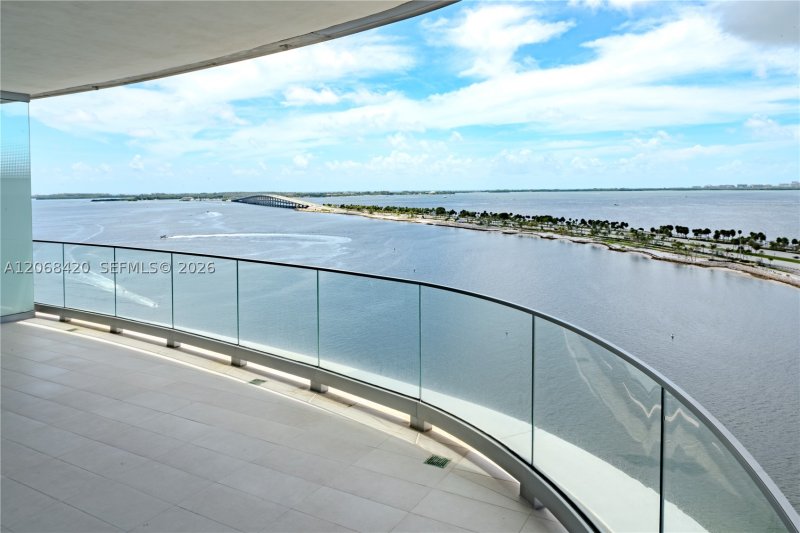 Una Residences at Brickell Apt #1002