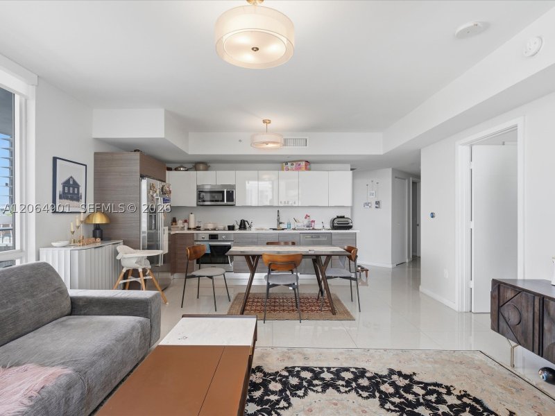 Brickell Ten Apt #1009