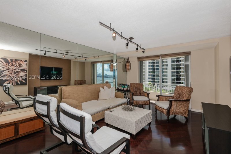 Apartment for rent at Isola Brickell Key 809