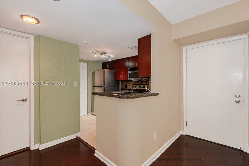 Apartment for rent at Isola Brickell Key 809