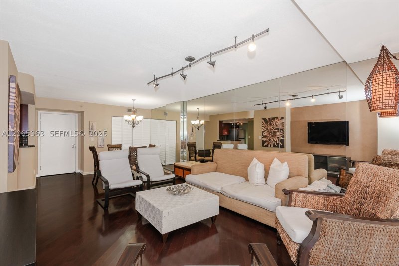 Apartment for rent at Isola Brickell Key 809