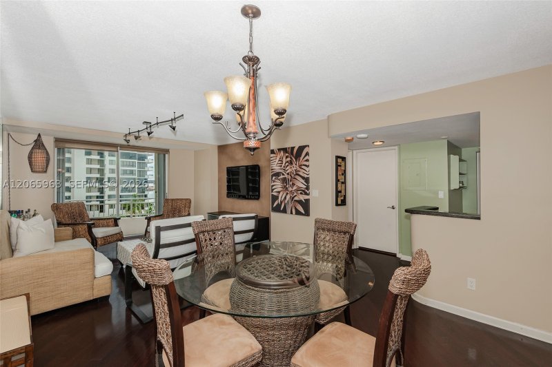 Apartment for rent at Isola Brickell Key 809