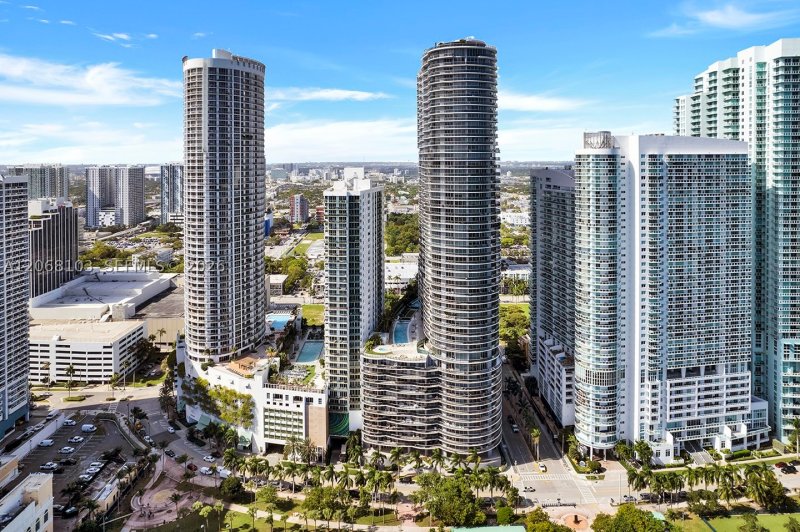 Apartment for rent at Aria on The Bay 3105
