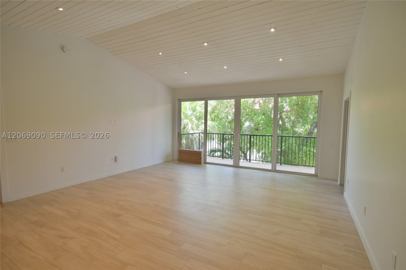 Property photo # 11