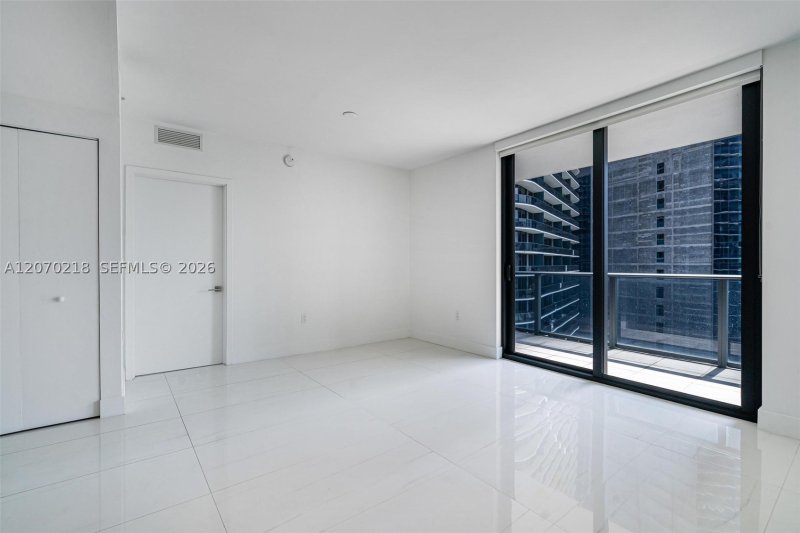 Alquiler de apartamento en Brickell Heights East 2002