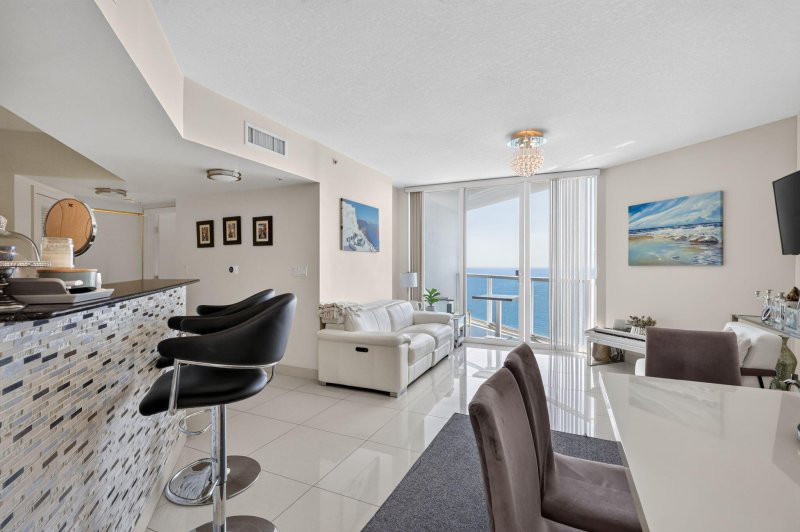 Condo for sale at La Perla 3509