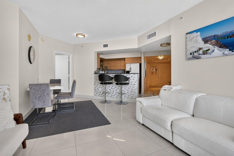 Condo for sale at La Perla 3509