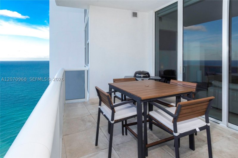 Aluguel de apartamento no Trump Royale 4208