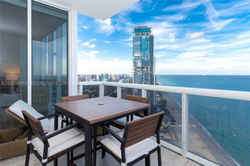 Trump Royale Apt #4208