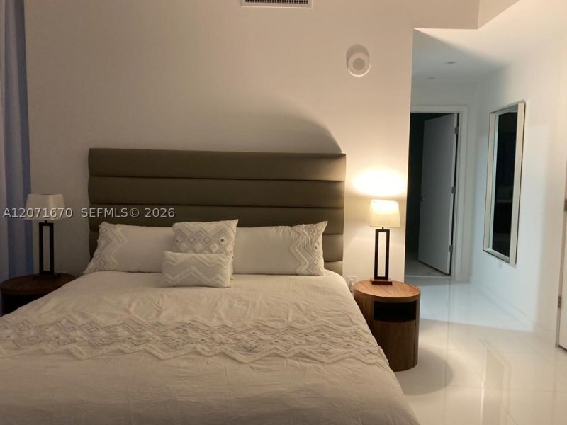 Apartment for rent at Paramount Miami WorldCenter 2501