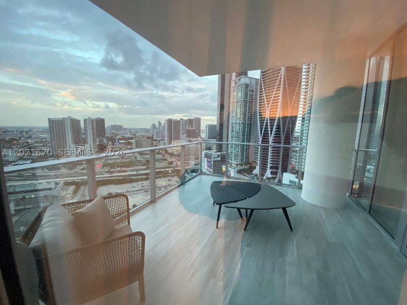 Apartment for rent at Paramount Miami WorldCenter 2501