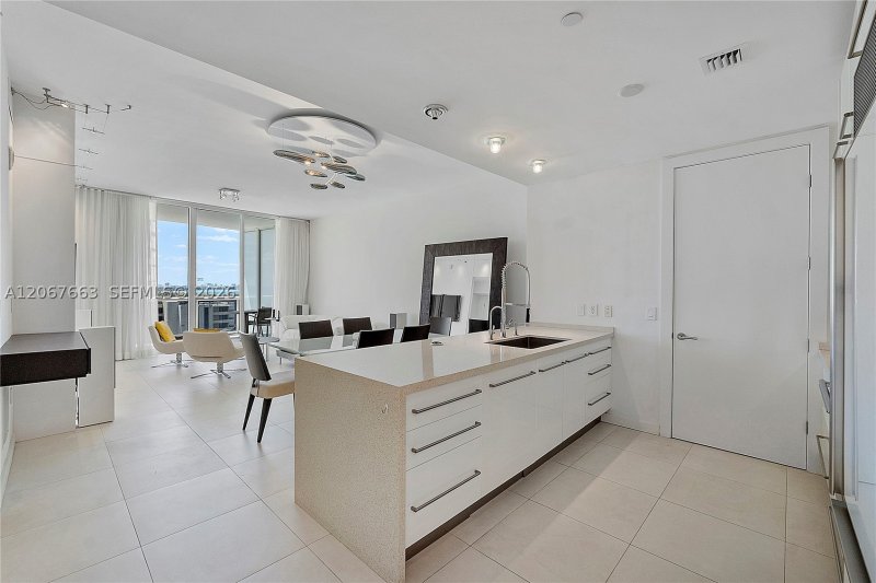 Aluguel de apartamento no Trump Tower Three 902