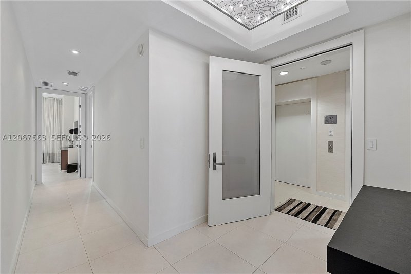 Aluguel de apartamento no Trump Tower Three 902