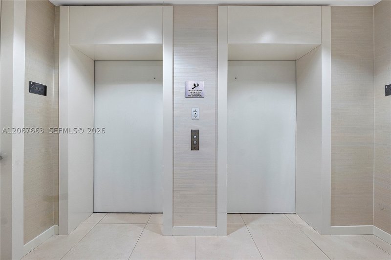 Aluguel de apartamento no Trump Tower Three 902