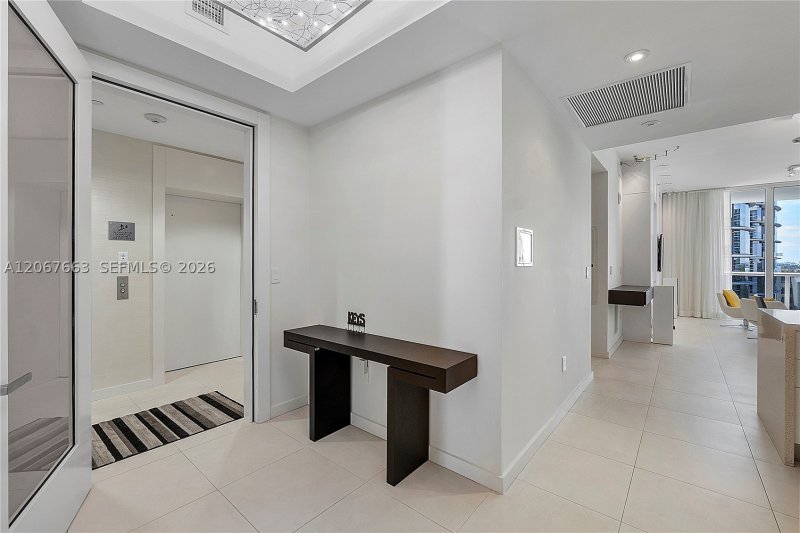 Aluguel de apartamento no Trump Tower Three 902