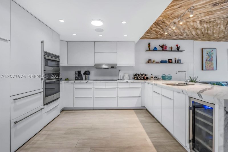 Comprar apartamento no 5600 Collins 11S
