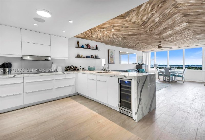 Comprar apartamento no 5600 Collins 11S