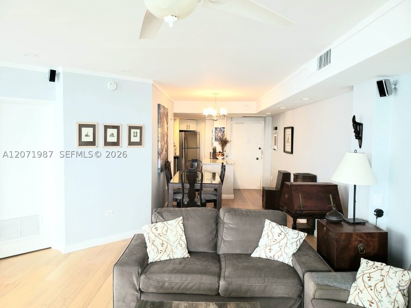 Aluguel de apartamento no Four Ambassadors 1767