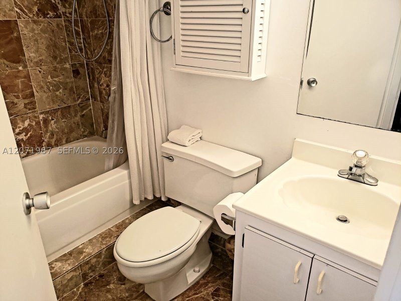 Aluguel de apartamento no Four Ambassadors 1767