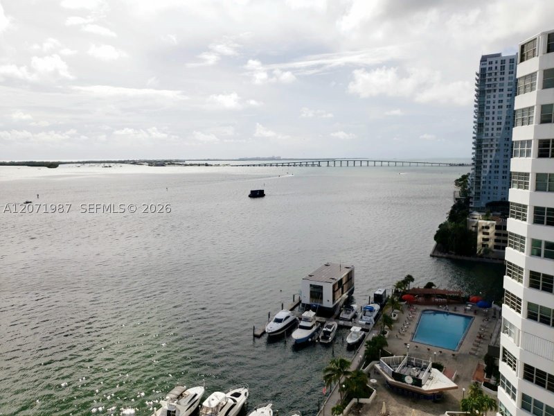 Aluguel de apartamento no Four Ambassadors 1767