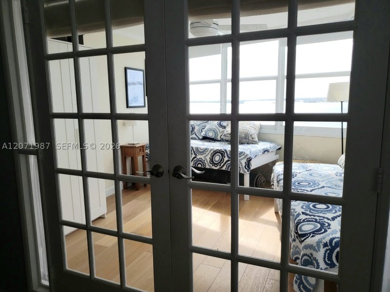 Aluguel de apartamento no Four Ambassadors 1767