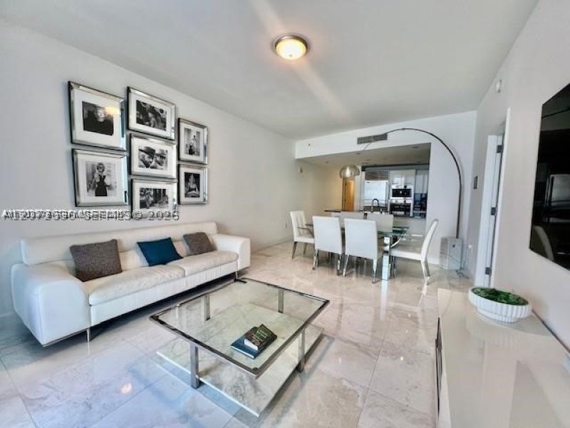 Alquiler de apartamento en Jade Ocean 1007