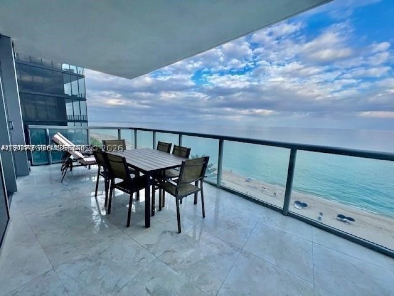Alquiler de apartamento en Jade Ocean 1007