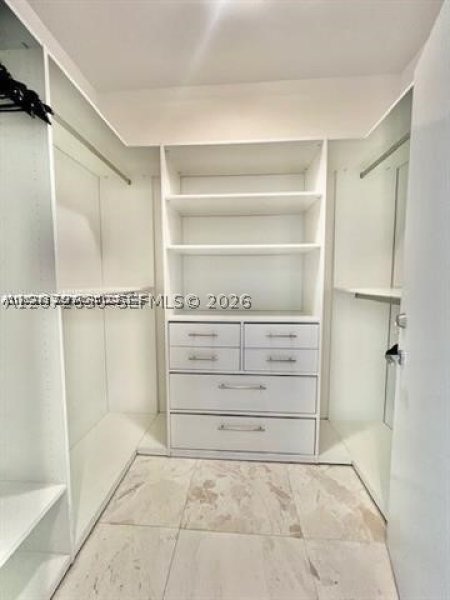 Alquiler de apartamento en Jade Ocean 1007