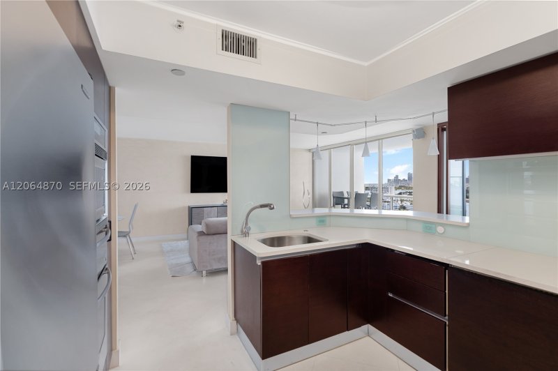 Comprar apartamento no Sunset Harbour North 2008