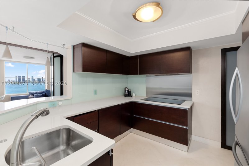 Comprar apartamento no Sunset Harbour North 2008