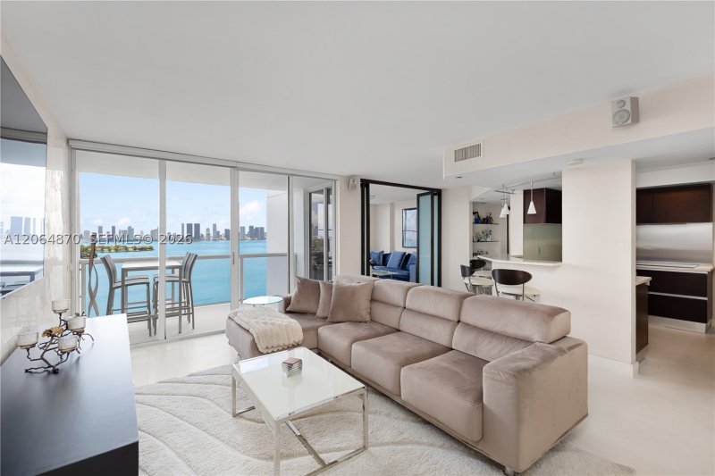 Comprar apartamento no Sunset Harbour North 2008