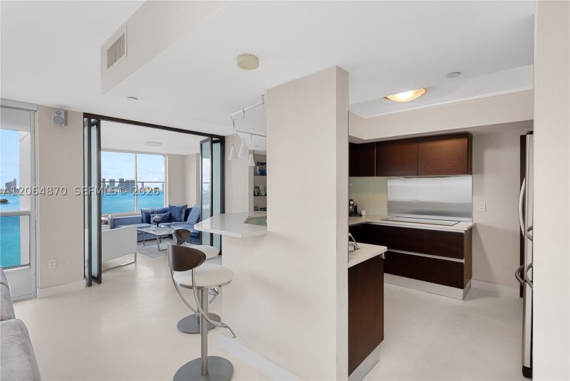 Comprar apartamento no Sunset Harbour North 2008