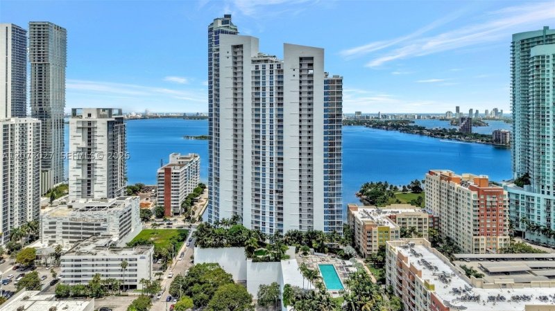 Paramount Bay Apt #708