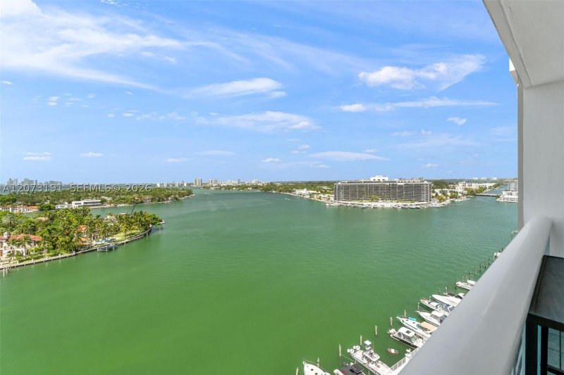 Apartment for rent at Aquasol 15F