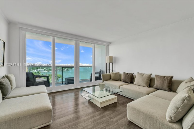 Apartment for rent at Aquasol 15F