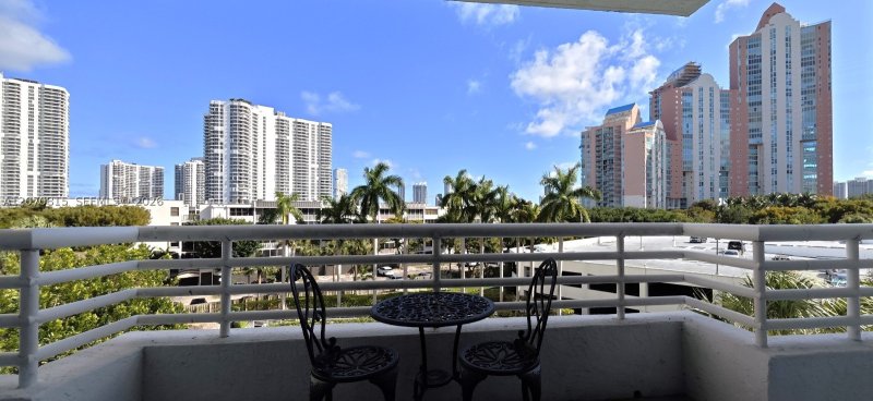 Condo for sale at Parc Central Aventura 517