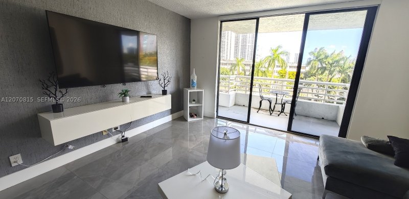 Condo for sale at Parc Central Aventura 517