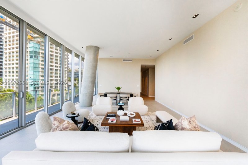 Comprar apartamento en Grove at Grand Bay 602S