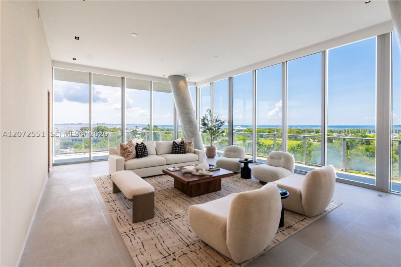Comprar apartamento en Grove at Grand Bay 602S