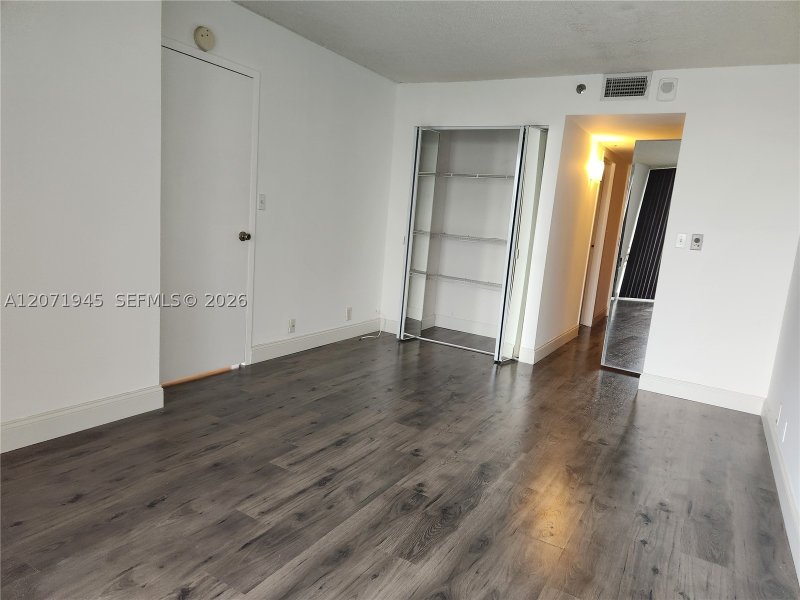 Aluguel de apartamento no Grandview Palace 1501