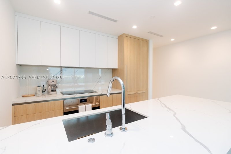 Condo for sale at One Park Tower by Turnberry 1704