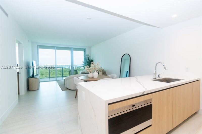 Condo for sale at One Park Tower by Turnberry 1704