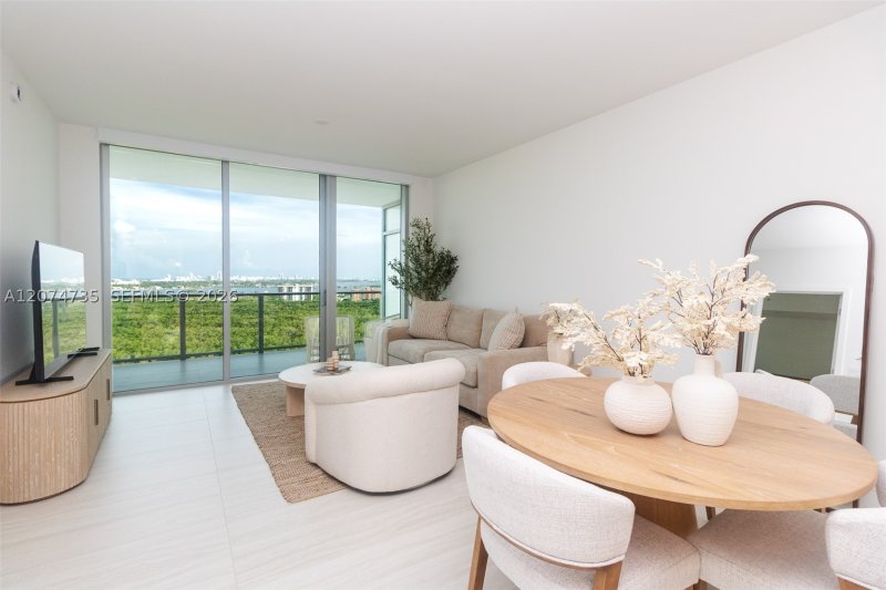 Condo for sale at One Park Tower by Turnberry 1704