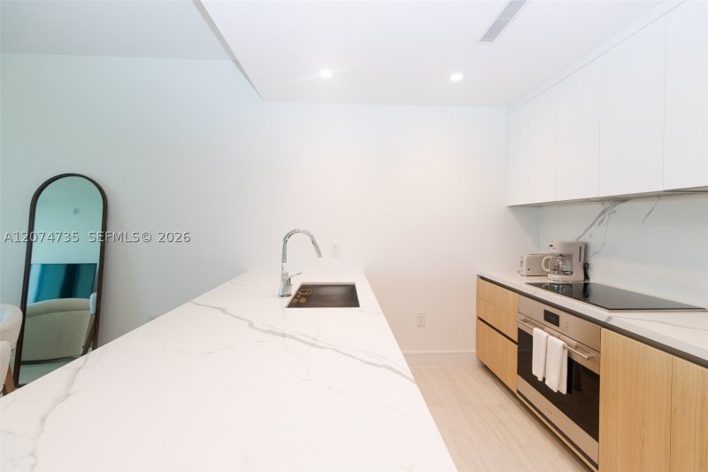 Condo for sale at One Park Tower by Turnberry 1704
