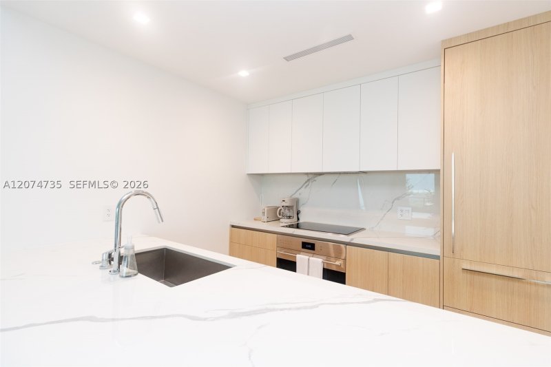 Condo for sale at One Park Tower by Turnberry 1704