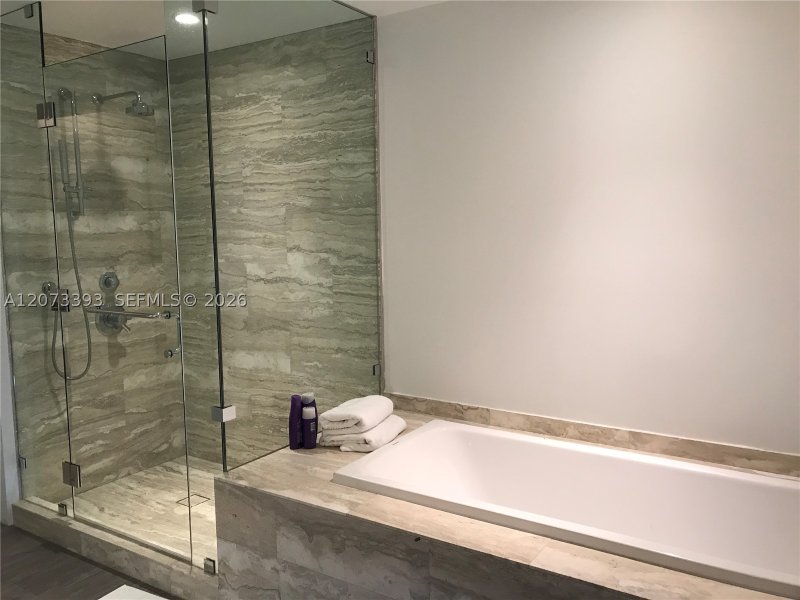 Aluguel de apartamento no Biscayne Beach 703
