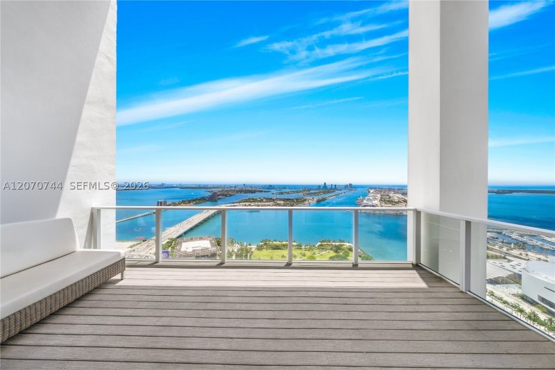 Comprar apartamento en Ten Museum Park 4602