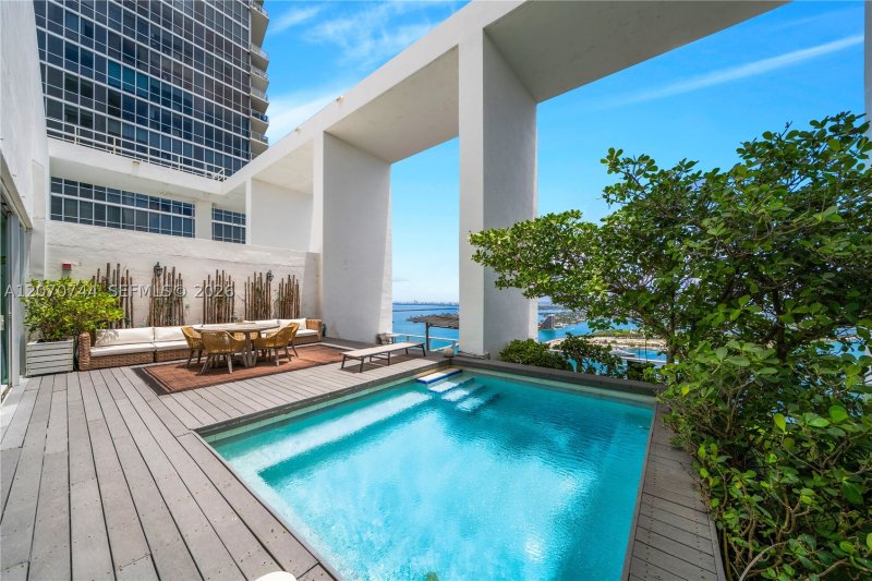 Comprar apartamento en Ten Museum Park 4602